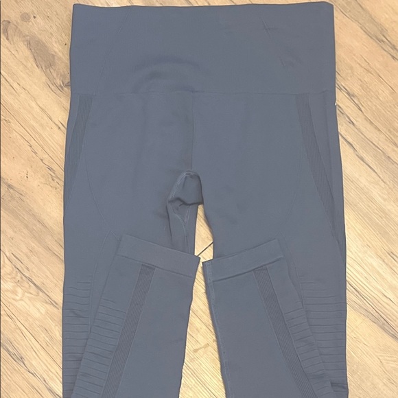 𝔸𝕄𝕀 𝕄𝕖𝕕𝕖𝕒 ᴛʀᴀɪɴɪɴɢ ʟᴇɢɢɪɴɢs - Picture 5 of 7